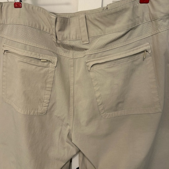 HUK performance fishing cargo shorts used in size XXL Good condition in tan - Picture 10 of 11